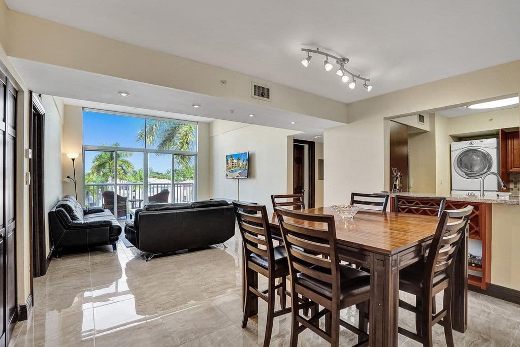 2+1 Condo — 1350 SE 3rd Avenue #406