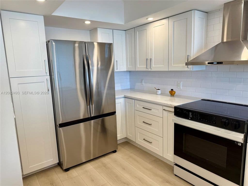 2-bedroom Condo — 20335 N Country Club Dr APT 1203