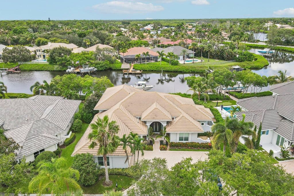 4-bedroom Single-Family Home — 8651 SE Somerset Island Way