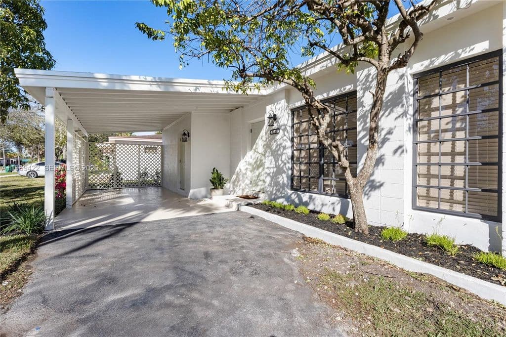 3-bedroom Single-Family Home — 9241 Marine Dr