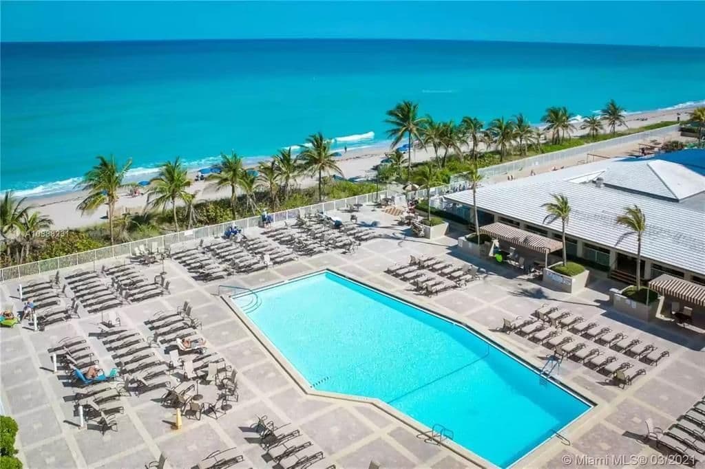 2-bedroom Condo — 1965 S OCEAN Drive #MS