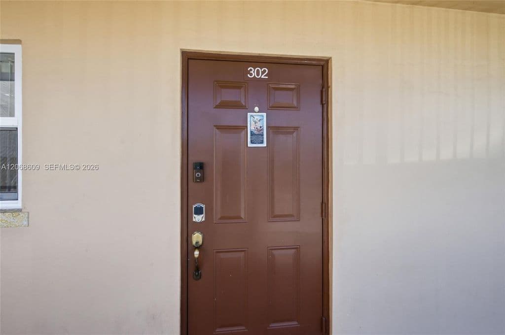 2-bedroom Condo — 2741 N Pine Island Rd APT 302