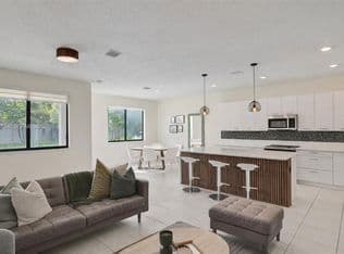 3+1 Condo — 8001 NW 41st St #F-109, Doral, 33166