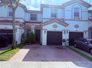 3-bedroom Townhouse — 7950 NW 108th Pl, Doral, 33178