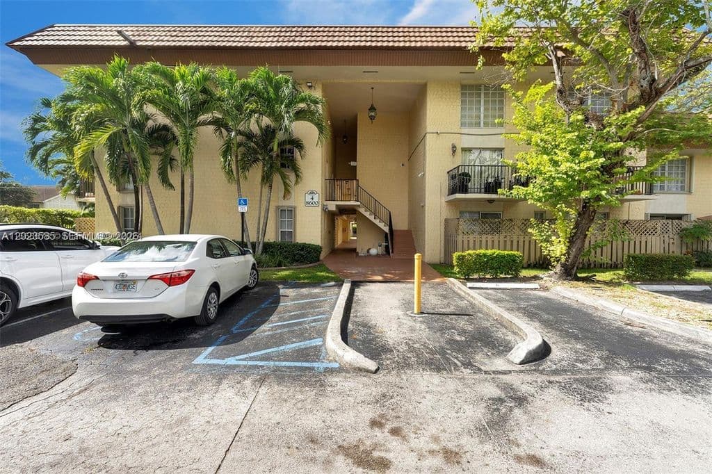 2+1 Condo — 8550 SW 109th Ave #5119