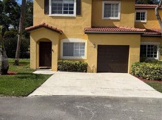 4+1 Townhouse — 1704 SW 101st Ter, Hollywood, 33025