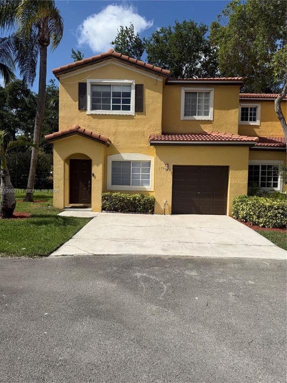 4-bedroom Property — 1704 SW 101st Ter