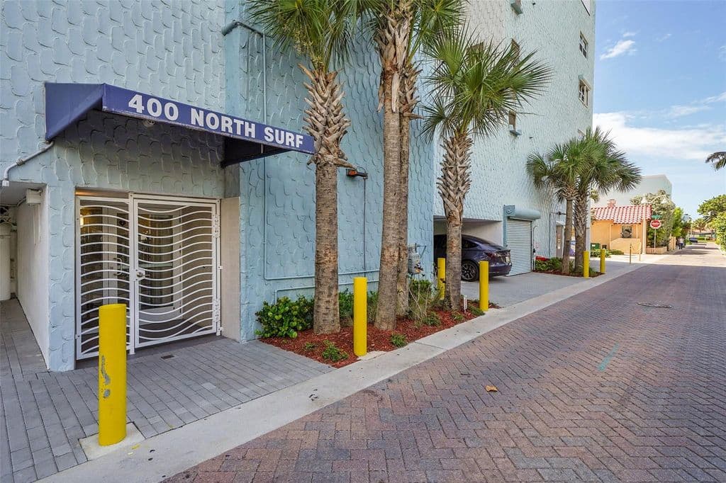 1+1 Condo — 400 N Surf Road #703