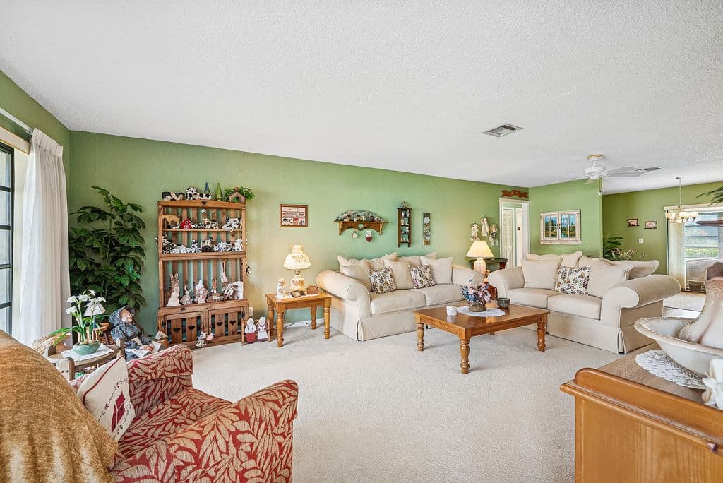 2-bedroom Condo — 4866 Equestrian Road #A