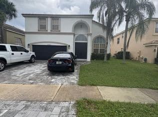 4-bedroom Single-Family Home — 2761 Misty Oaks Circle, Royal Palm Beach, 33411