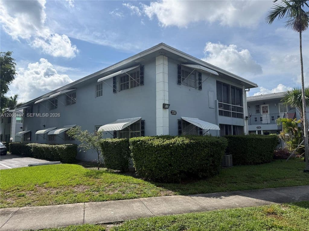 2-bedroom Condo — 3720 Harrison St APT 1