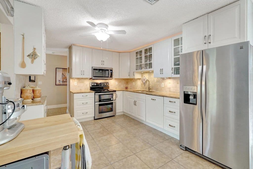 3-bedroom Condo — 8630 BRIDLE PATH Court #207