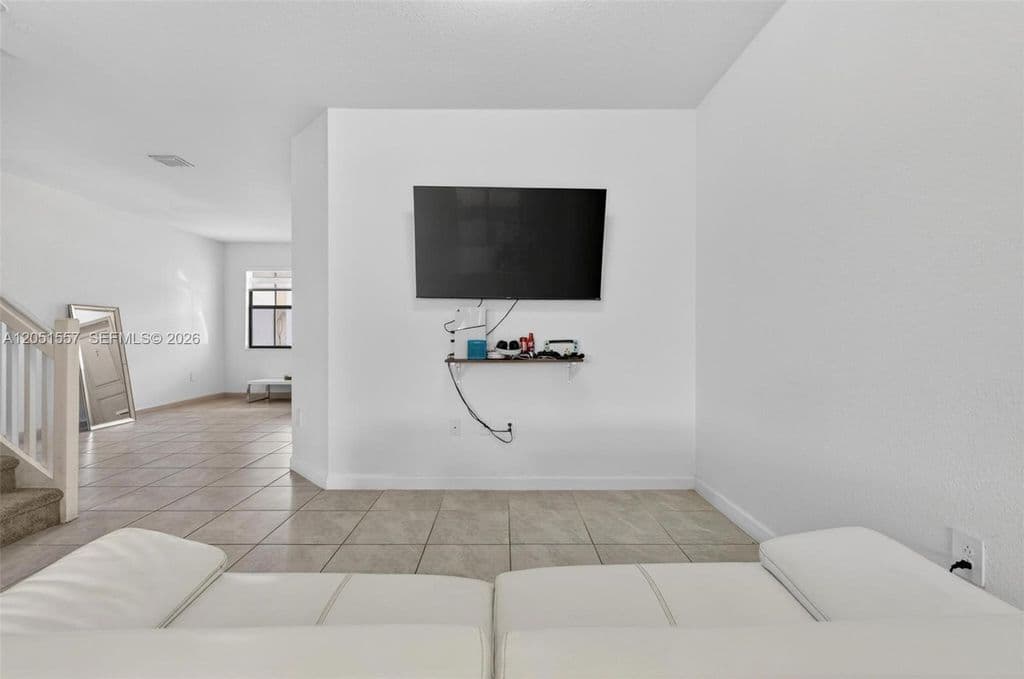3+1 Mülk — 24713 SW 119th Ave