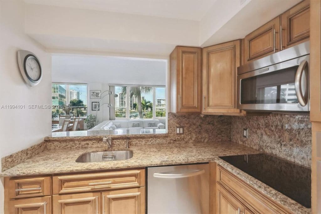 2+1 Condo — 3505 S Ocean Dr APT 201