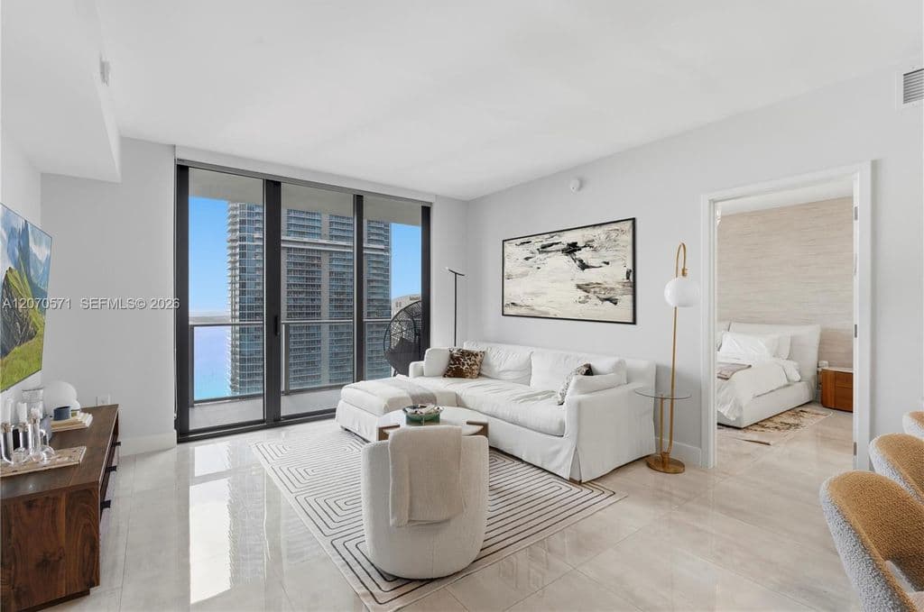 2-bedroom Condo — 1010 Brickell Ave Unit 3903