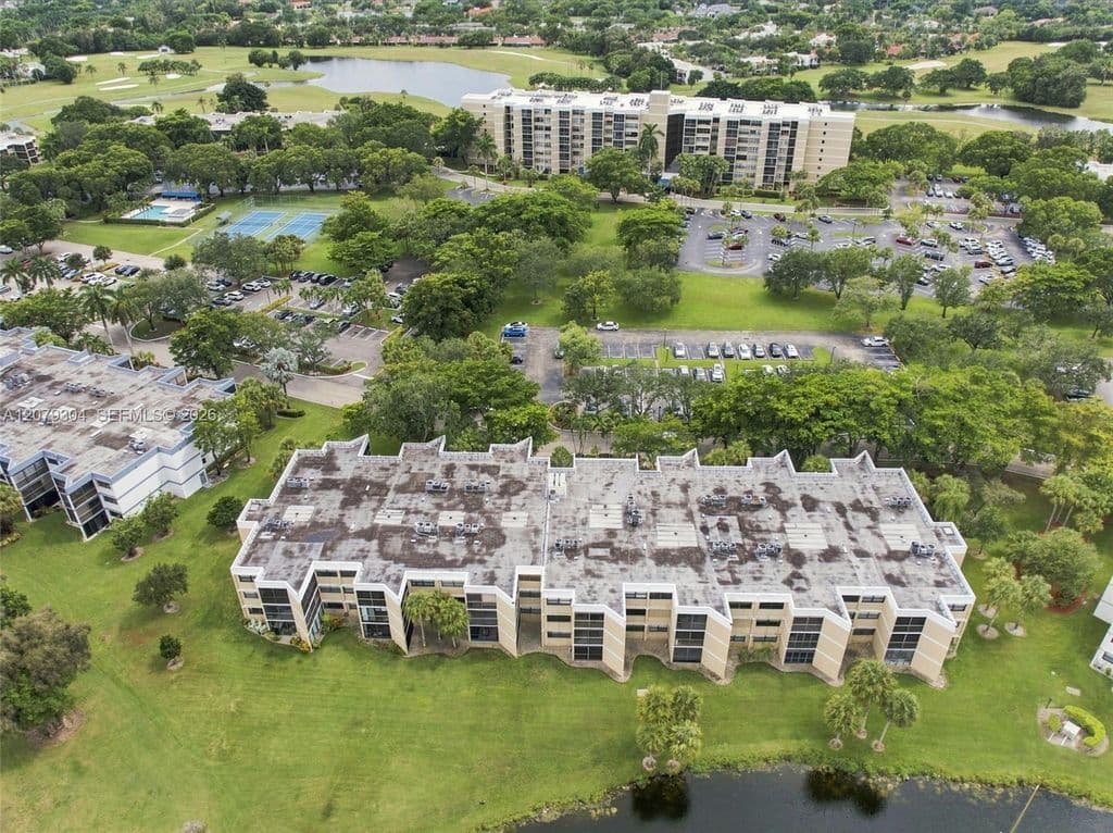 2-bedroom Condo — 16325 Golf Club Rd APT 104