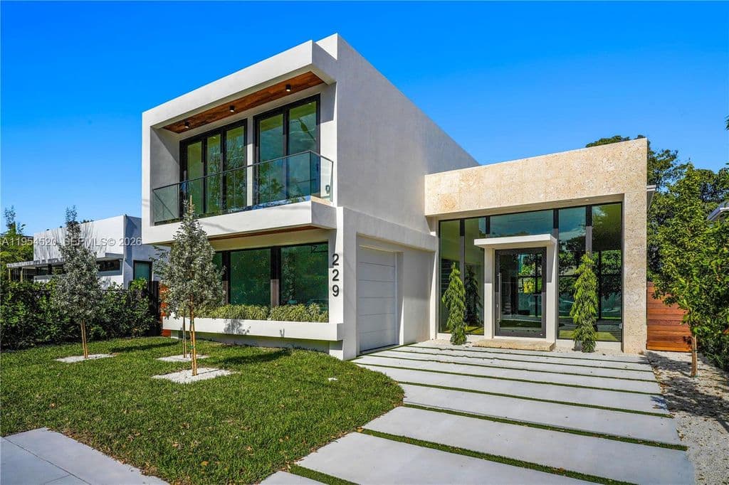 5-bedroom Single-Family Home — 229 NW 42nd St