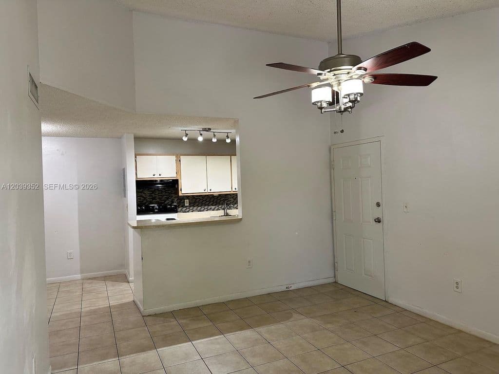 2-bedroom Condo — 7200 NW 179th St APT 311