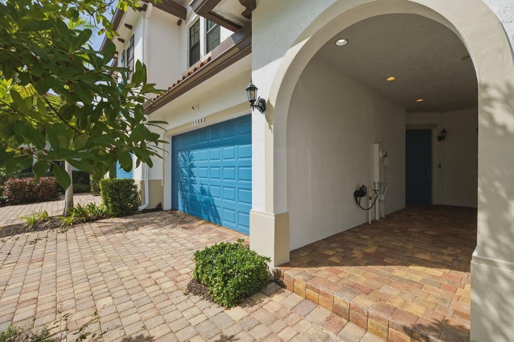 3-bedroom Property — 11562 SW 13th Lane