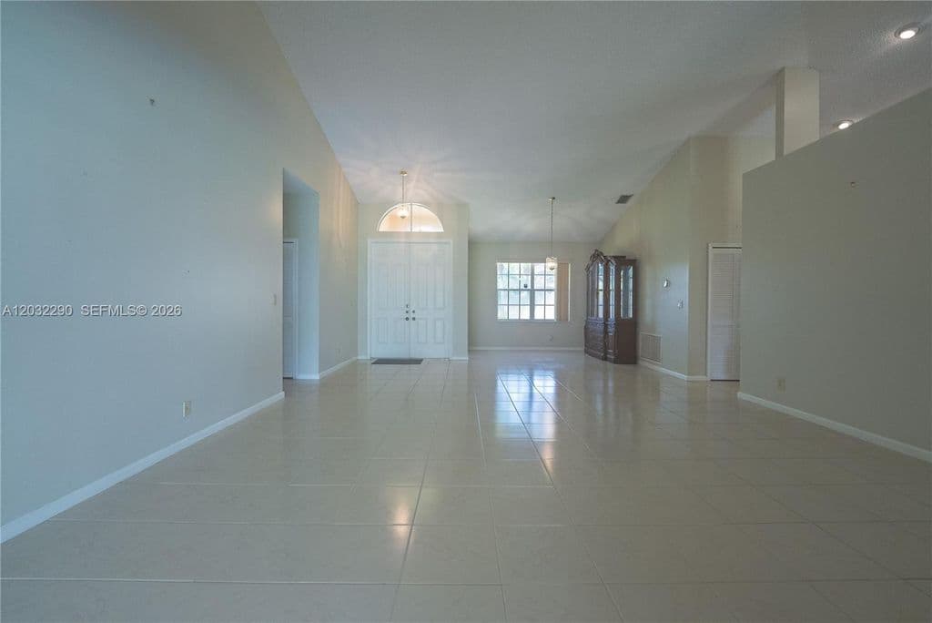4+1 Müstakil ev — 8269 NW 40th Ct