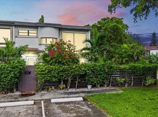 2+1 Townhouse — 7100 SW 112th Ave, Miami, 33173
