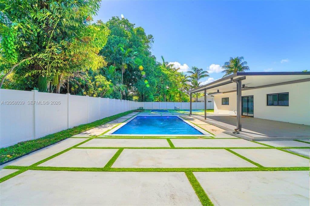 5-bedroom Single-Family Home — 8820 SW 182nd Ter