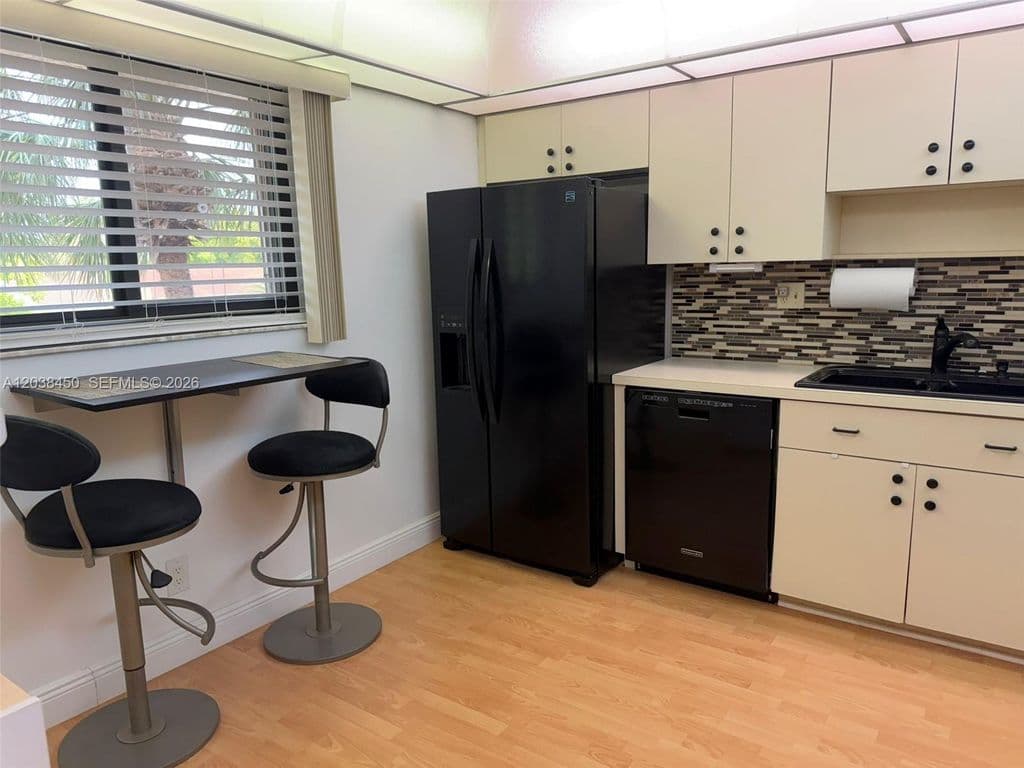 2-bedroom Condo — 4960 E Sabal Palm Blvd APT 308