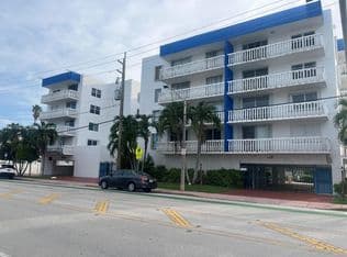 2+1 Condo — 8530 Byron Ave APT 402, Miami Beach, 33141