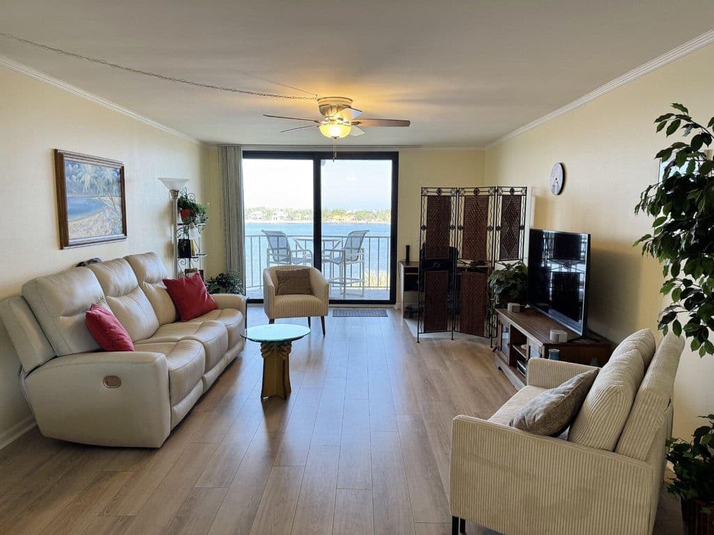 2+1 Condo — 1202 S Lake Drive #502