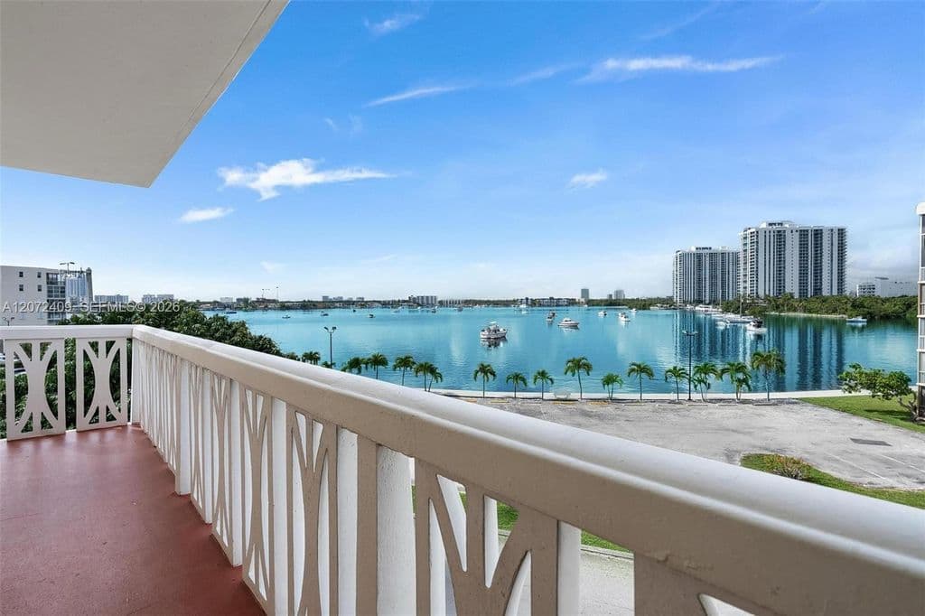 2+1 Condo — 2903 Point East Dr APT K414