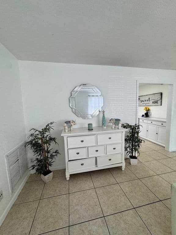 6-bedroom Single-Family Home — 3842 Patio Court