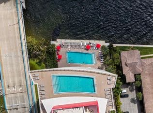 2-bedroom Condo — 2602 E Hallandale Beach Blvd #R2806, Hallandale, 33009