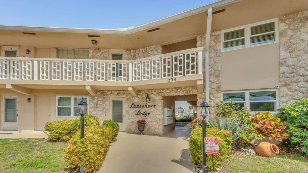 2+1 Condo — 298 SE 6th Avenue #2