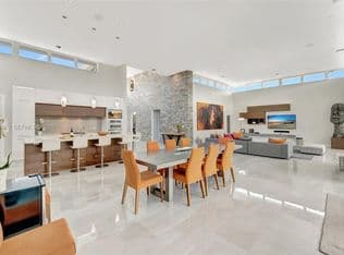 5-bedroom Single-Family Home — 907 Diplomat Pkwy, Hallandale, 33009