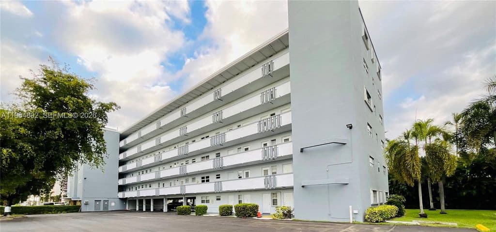 2+1 Condo — 1425 Atlantic Shores Blvd APT 209