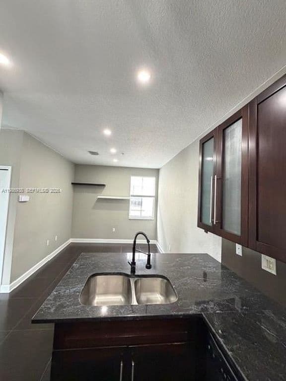 3+1 Mülk — 4331 SW 160th Ave APT 218