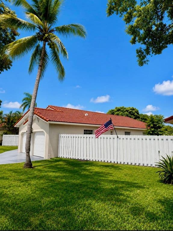 3+1 Müstakil ev — 18145 NW 61st Ave