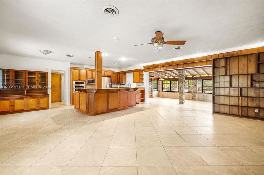 4-bedroom Single-Family Home — 6801 SW 82nd Ave