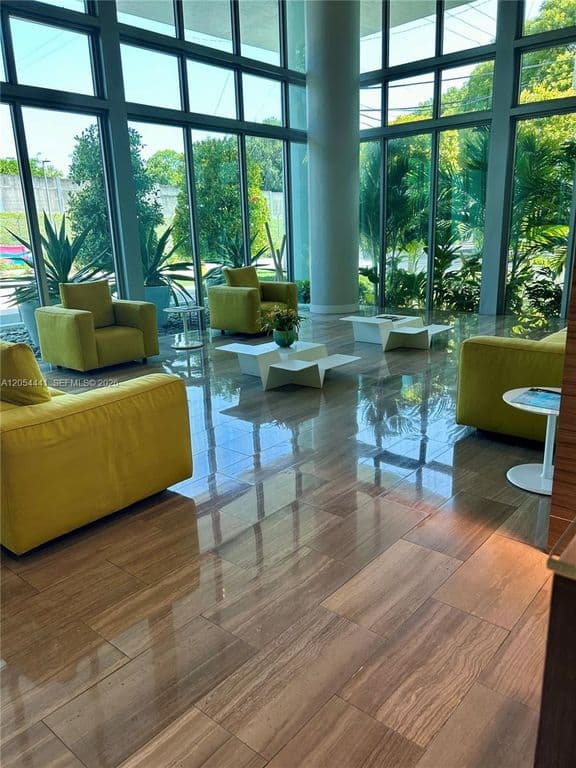 2+1 Condo — 1600 SW 1st Ave APT 812