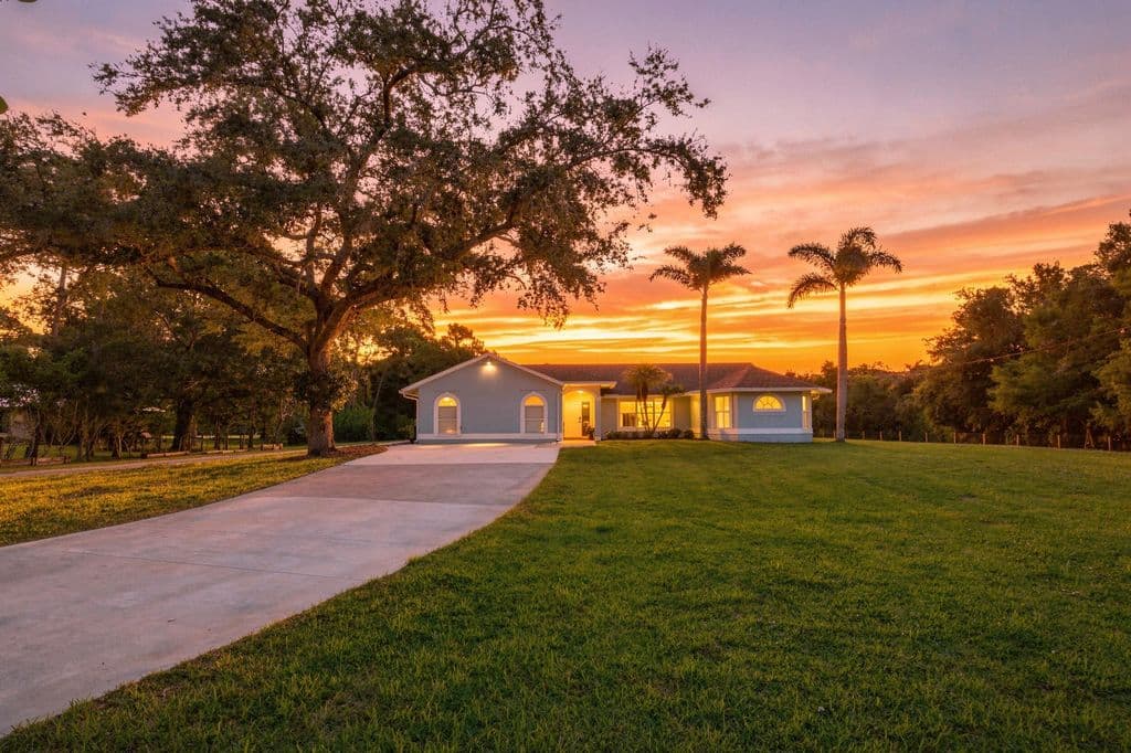 4-bedroom Single-Family Home — 16644 122nd Drive N