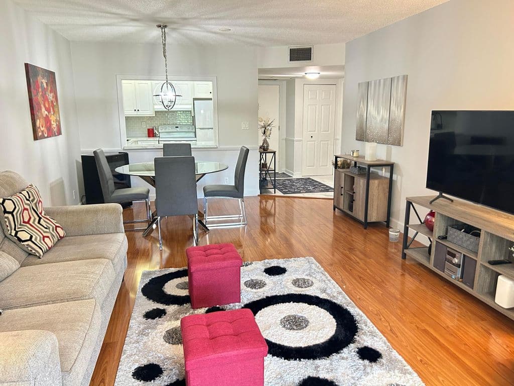 1+1 Condo — 5640 SW 3RD Place #208
