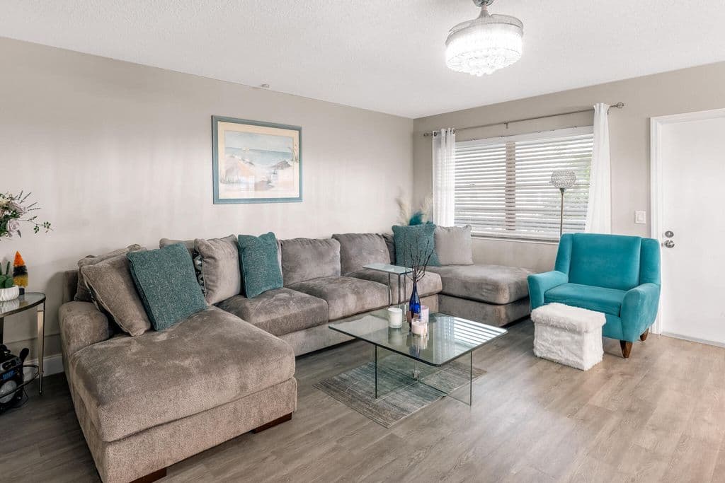 2+1 Condo — 184 Oakridge L #184