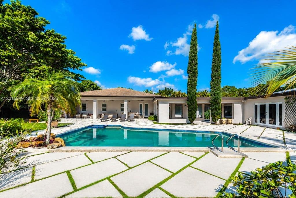 6+1 Müstakil ev — 7650 SW 128th St