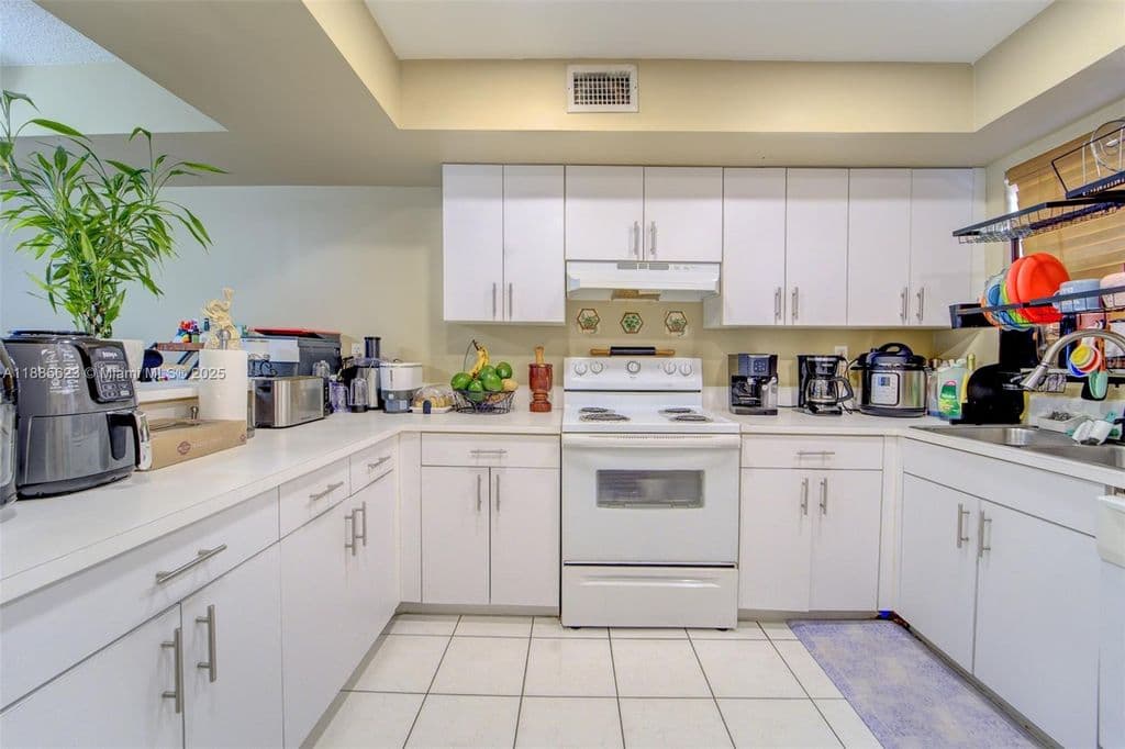 2+1 Mülk — 14915 SW 80th St APT 205