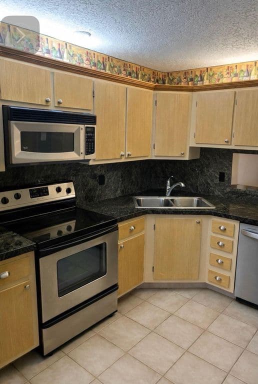 2+1 Müstakil ev — 5379 Mariesa Avenue