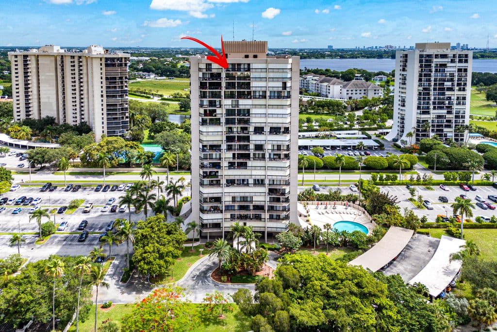 1+1 Condo — 2425 Presidential Way #Ph5
