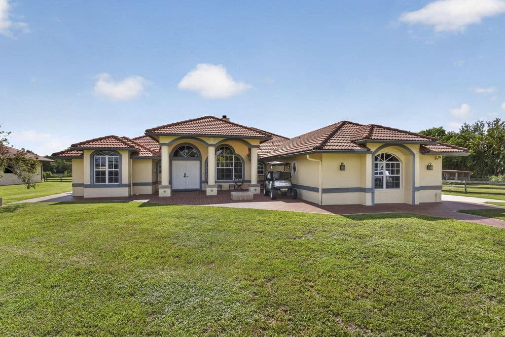 4-bedroom Single-Family Home — 2564 Deer Run Trail