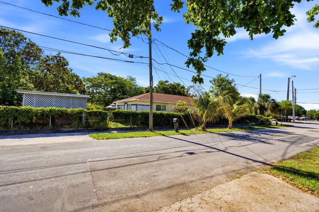4-bedroom Single-Family Home — 823 Doctor Martin Luther King Junior Boulevard #823