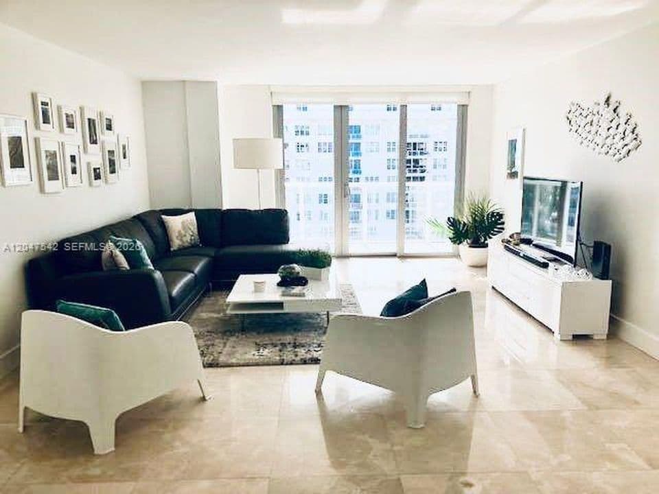 2+1 Condo — 5701 Collins Ave APT 1415