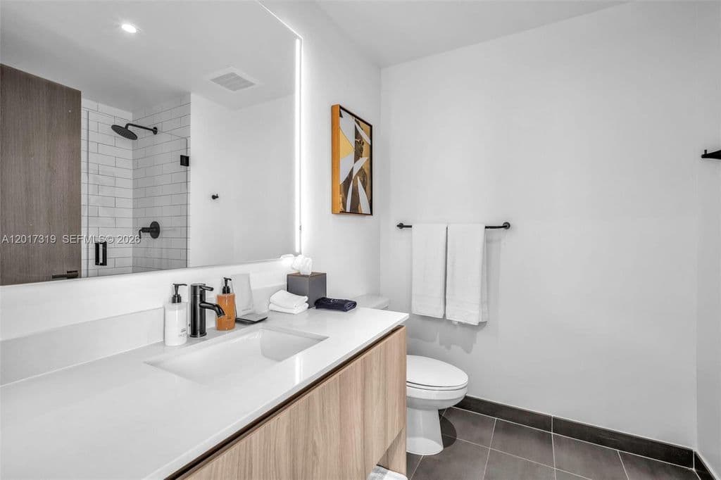 3-bedroom Condo — 398 NE 5th St #4701